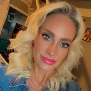 My name is Erica and I’m the proud owner of @busyblissb3auty